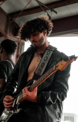 Vallhalla guitartist